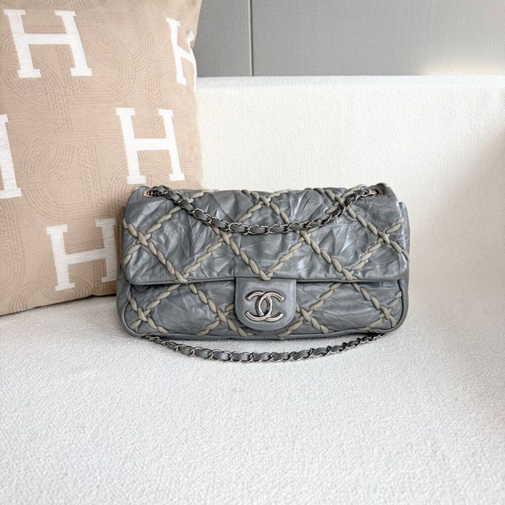 Chanel Women Pre-Loved Bag Very Good Condition - Picture 2 of 9